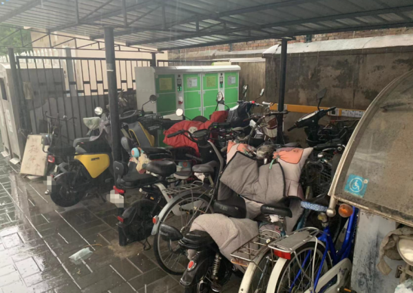 电动车集会充电点王人配熄灭器了吗？还有哪些隐患？记者拜谒